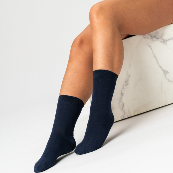 5 Paar marineblaue Bambussocken