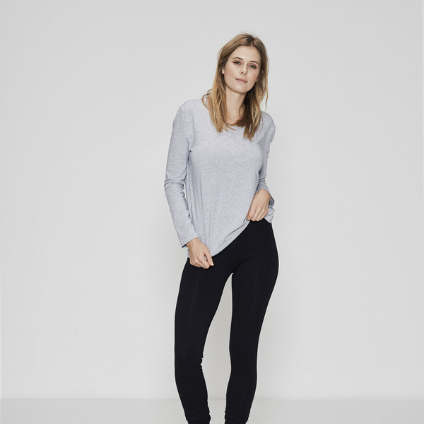 Hellgraues langärmeliges Bambus-T-Shirt mit Rundhalsausschnitt