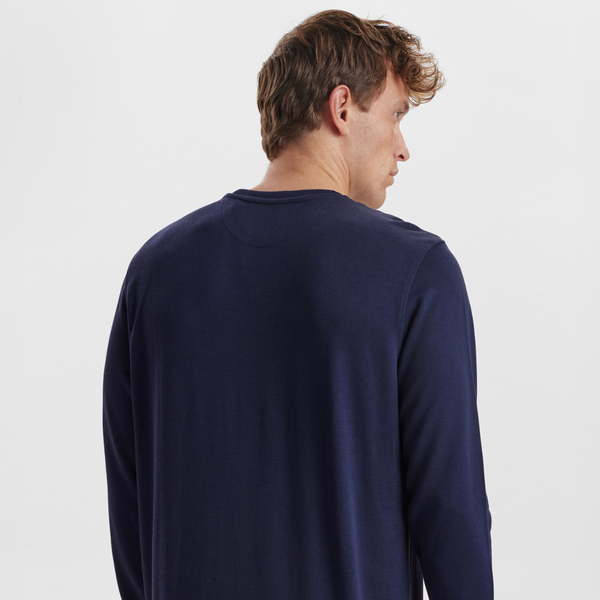 Marineblaues Sweatshirt mit Abzeichen aus Bambus