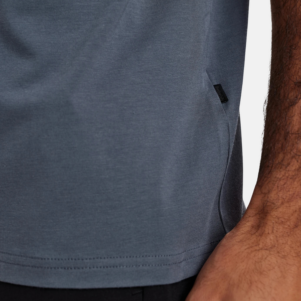 Graues Bambus-T-Shirt mit Rundhalsausschnitt