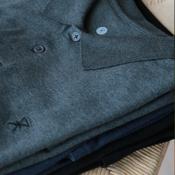 Dunkelgraues Piqué-Bambus-Poloshirt