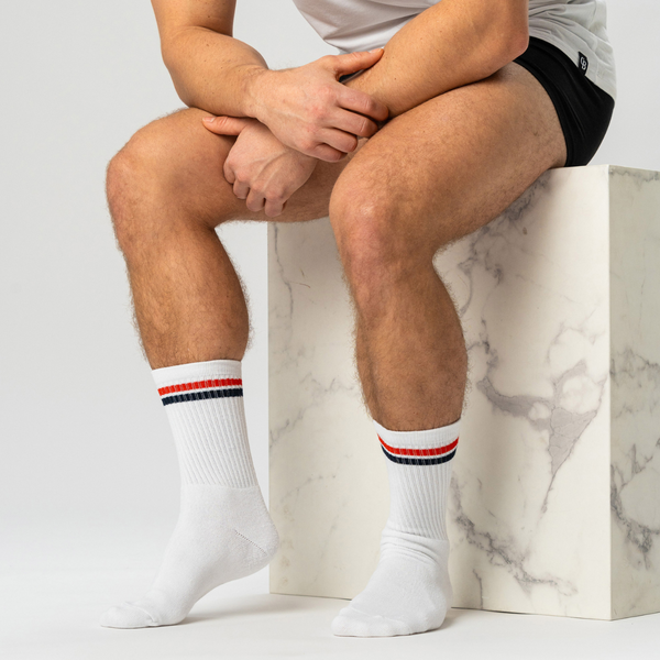 3 Paar weiße Tennissocken aus Bambus mit rot/blauen Streifen