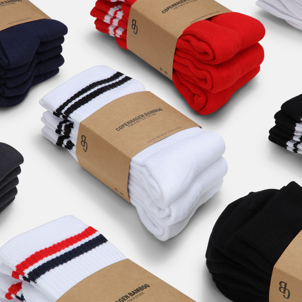 3 Paar weiße Tennissocken aus Bambus mit grün/blauen Streifen und langer Rippe