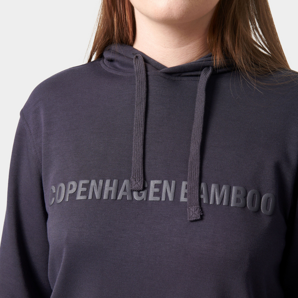 Dunkelgrauer Kapuzenpulli aus Bambus mit Logo