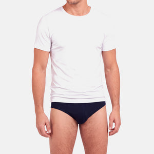 2 pak hvid slim fit bambus T-shirt fra Lindbergh – model nærbillede forfra