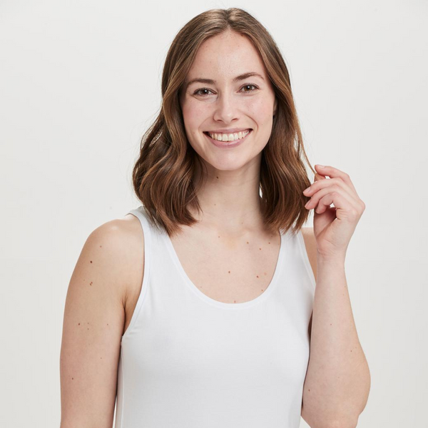 Weißes Bambus-Tanktop mit breitem Träger