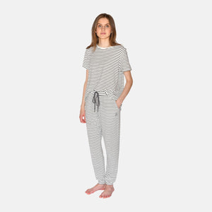 Hvid grå stribet pyjamassæt fra CCDK