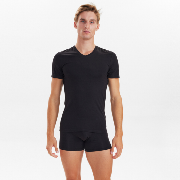 2 schwarzes schmal geschnittenes Bambus-T-Shirt mit V-Ausschnitt