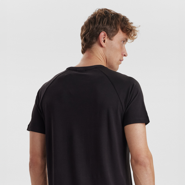 Schwarzes Bambus-T-Shirt mit Rundhalsausschnitt und Raglanärmeln
