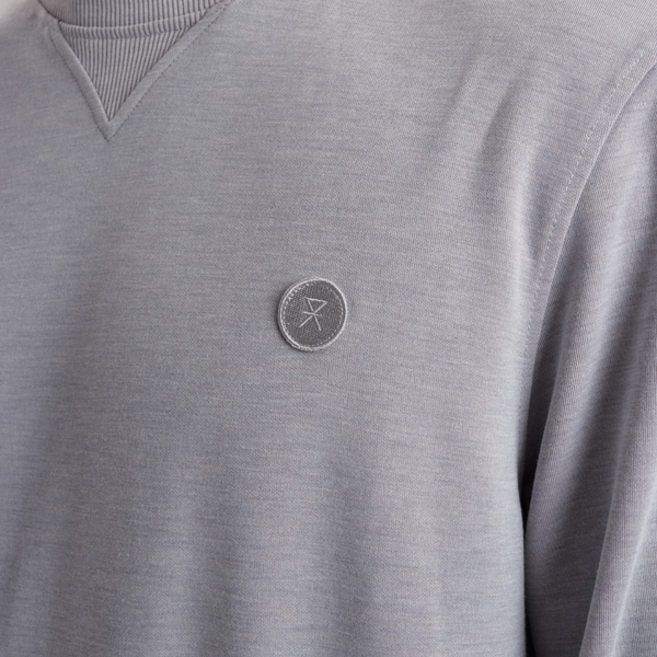 Hellgraues Bambus-Sweatshirt mit Abzeichen