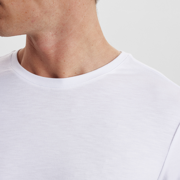 Weißes Bambus-T-Shirt mit Rundhalsausschnitt und langen Ärmeln