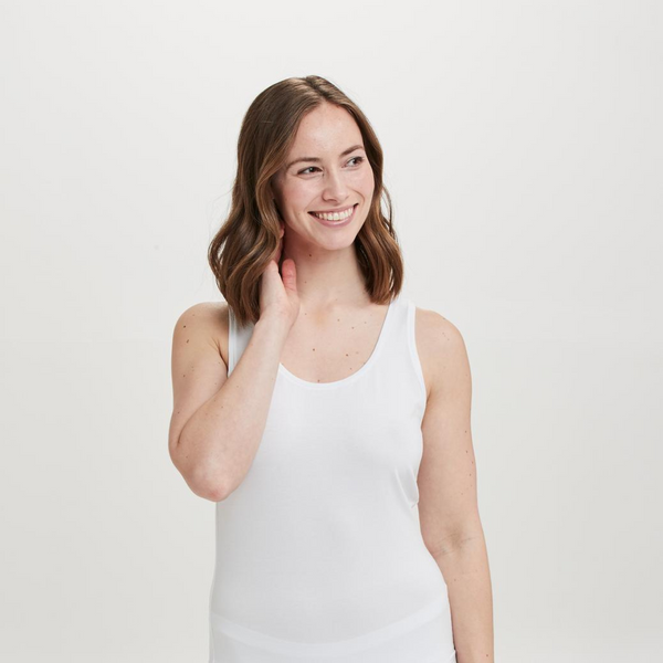Weißes Bambus-Tanktop mit breitem Träger