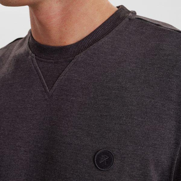 Dunkelgraues Bambus-Sweatshirt mit Abzeichen