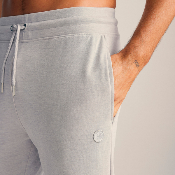 Hellgraue Bambus-Sweatpants mit Abzeichen