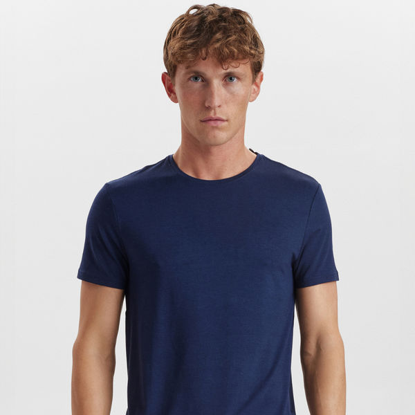 Marineblaues Bambus-T-Shirt mit Rundhalsausschnitt