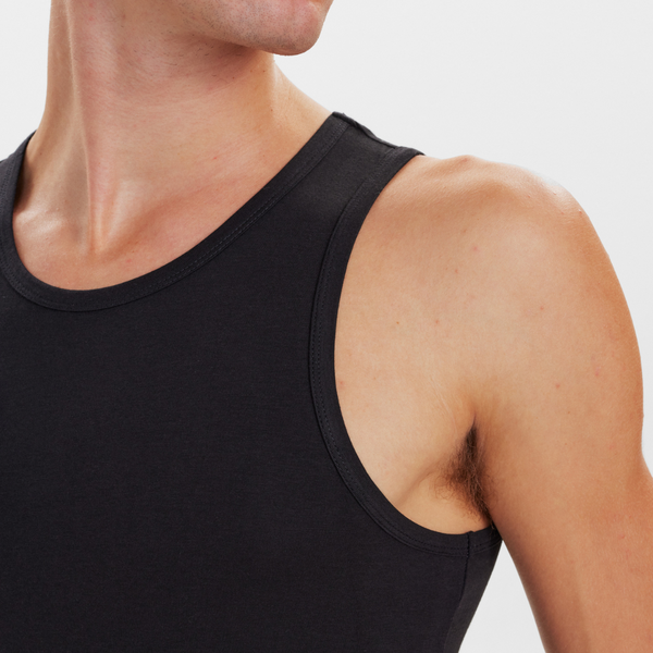 2 schwarze Tanktops aus Bambus