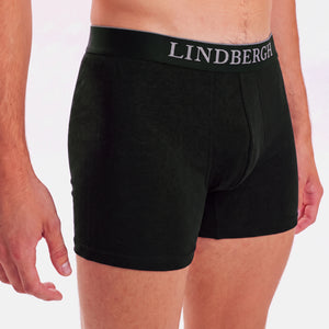Model i sorte bambus underbukser fra Lindbergh, nærbillede af hoften