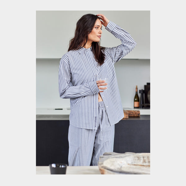 Bamboo shirt with wide white and gray stripes
