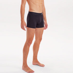 6 pak sort bambus underbukser fra Jack & Jones på model skråt forfra